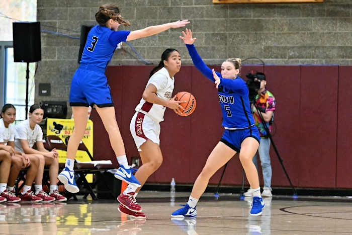 a South Medford Mission Hills girls basketball Oregon POA Holiday Classic December 30 2023 Leon Neuschwander 21